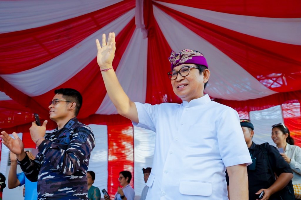 Bupati Wayan Adi Arnawa dan Wabup. Bagus Alit Sucipta saat pembukaan dan pelepasan Peed Aya Pesta Kesenian Bali XLVIII tahun 2026 di depan Monumen Perjuangan Rakyat Bali, Niti Mandala Renon, Denpasar, Sabtu (13/6)/ balikonten