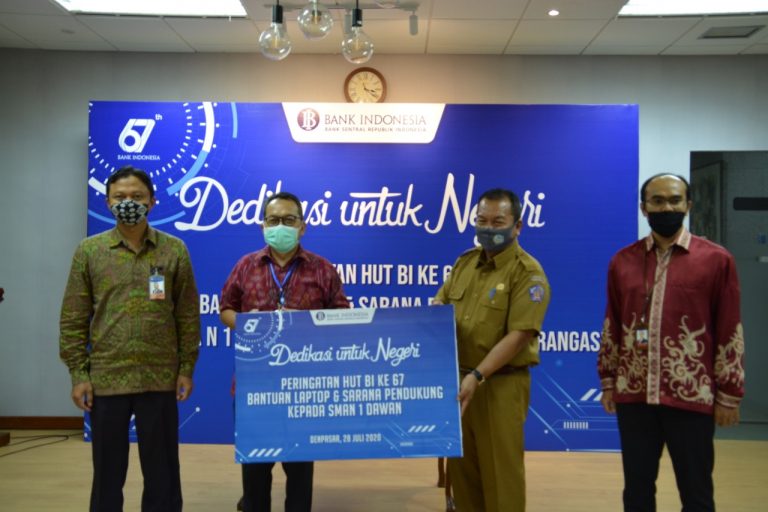 Pemerataan Pendidikan, BI Nyumbang Laptop untuk Dua Sekolah
