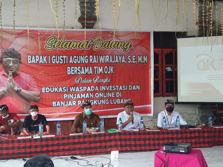 ARW dan OJK “Blusukan” ke Jembrana, Edukasi Warga Soal Invesasi Hingga Berbagi Beras