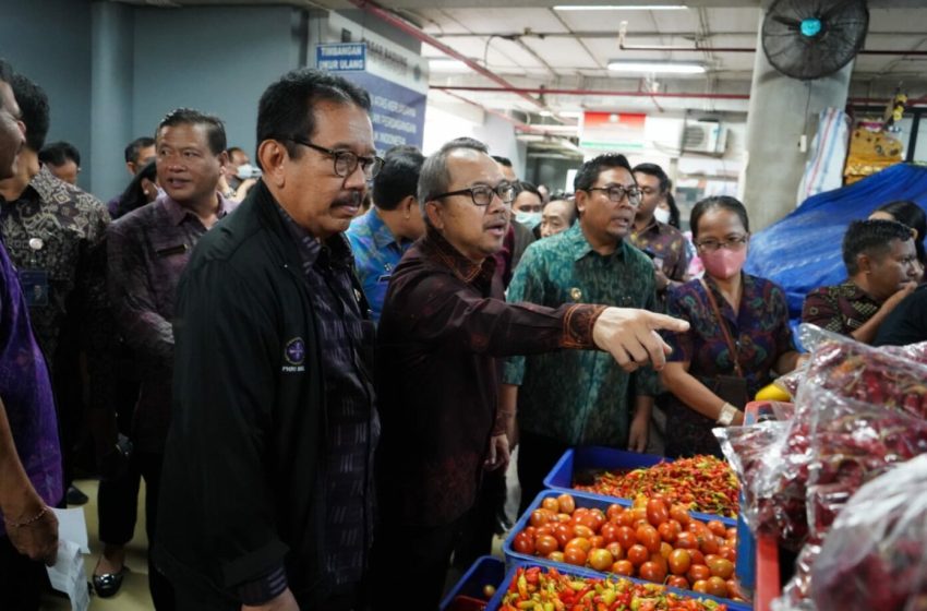 TRANSAKSI - Kepala Kantor Perwakilan Bank Indonesia Provinsi Bali mendorong transaksi di pasar dengan transaksi non tunai.