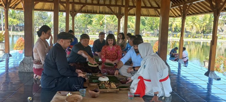 Culinary Journey di Bali Tampilkan Budaya Megibung