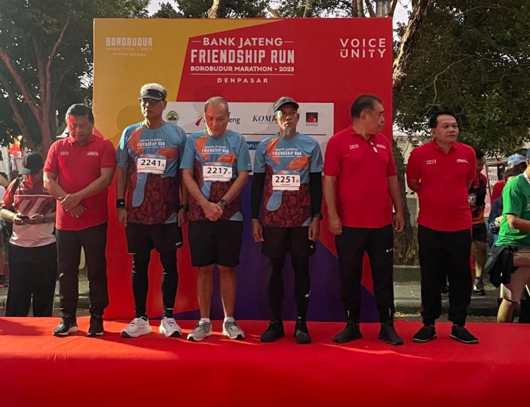 Bank Jateng Luncurkan Jersey dan Medali Borobudur Marathon 2023 di Bali