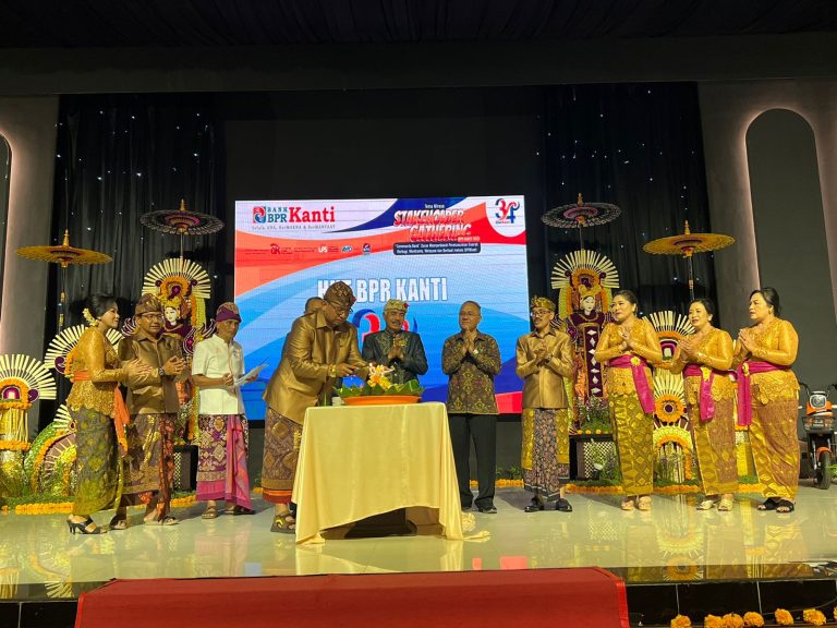 BPR Kanti Gelar Pertemuan Bareng Relasi, Beberkan Prestasi Selama 2023 Hingga Umumkan Undian Mobil 
