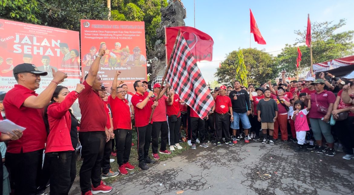 Jalan Sehat yang digelar Ranting PDI Perjuangan Peguyangan Kaja pada Minggu 5 November 2023 diikuti ribuan warga setempat. Kegiatan ini digelar dalam rangka peringatan Hari Sumpah Pemuda setiap 28 Oktober.