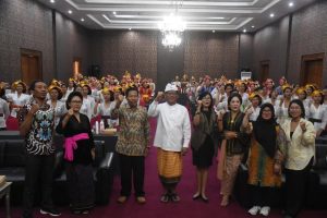 DENPASAR, BALIKONTEN.COM  - Pemerintah Kota Denpasar melanjutkan program kecakapan wirausaha platinum keterampilan tata rias pengantin.