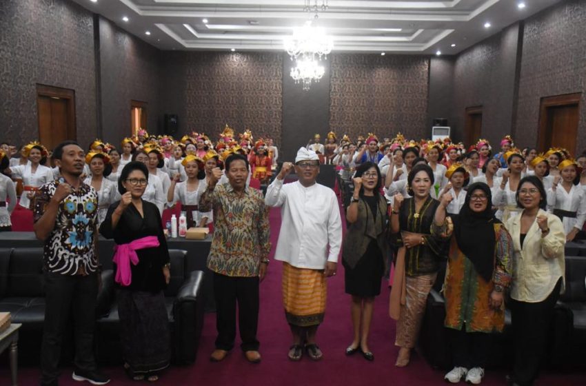 DENPASAR, BALIKONTEN.COM  - Pemerintah Kota Denpasar melanjutkan program kecakapan wirausaha platinum keterampilan tata rias pengantin.