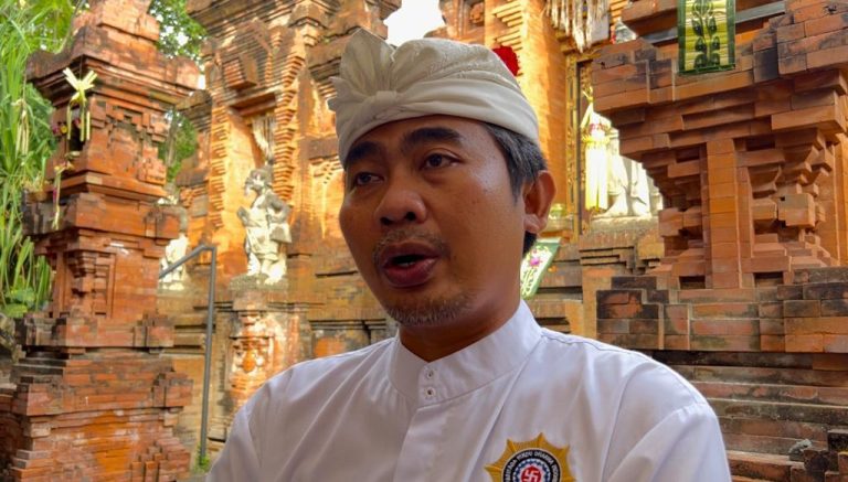 Dr. Komang Indra Wirawan