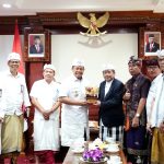 Pj. Gubernur Bali S.M. Mahendra Jaya menegaskan agar LPD tidak hanya mementingkan keuntungan atau bisnis semata.