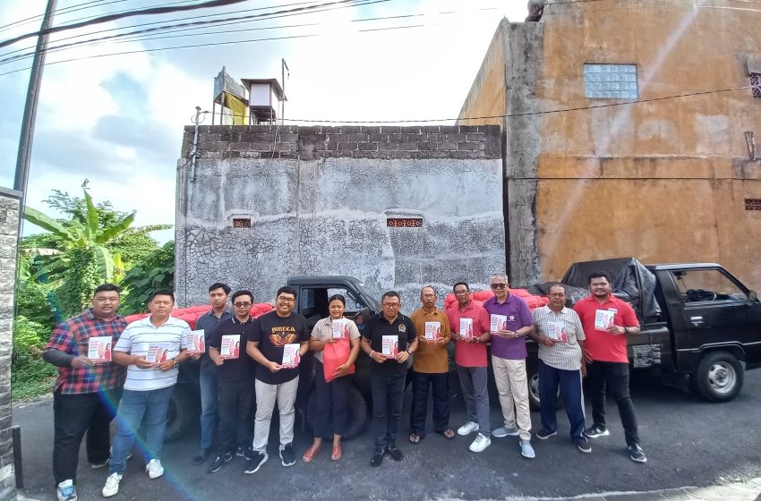 Agung Rai Wirajaya Door To Door Edukasi Jasa Keuangan di Densel.