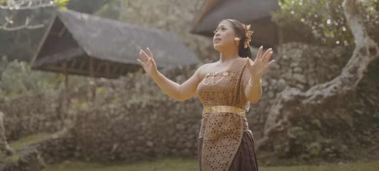 chord dasar lagu Kodrat Nak Luh yang dipopulerkan oleh Tri Puspa. Di mana lagu ini dirilis pada Juli 2023.