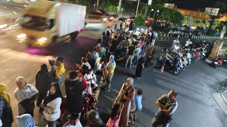 Bertahan Hingga Petang