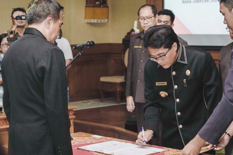 Bupati Giri Prasta lantik Direksi Perumda Pasar dan Pangan Mangu Giri Sedana periode 2024-2029.