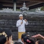 Sekda Adi Arnawa menghadiri upacara melaspas