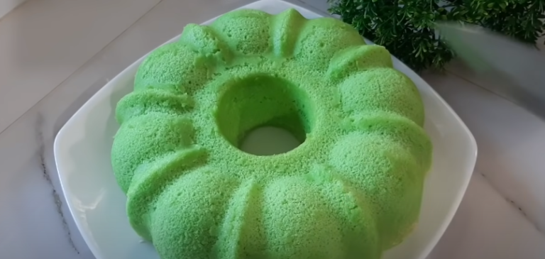 Resep Bolu Lapis Kukus Pandan Susu untuk Buka Puasa