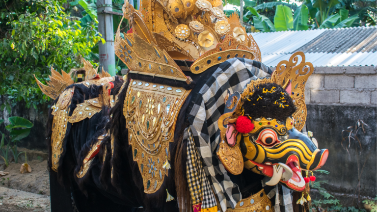 sejarah dan tujuan ngelawang tradisi saat galungan dan kuningan