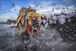 Ritual Melasti yang digelar sebelum nyei memiliki tujuan penting untuk hindu bali