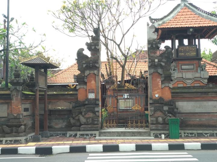 pura di denpasar yang dipercaya sebagai tempat memohon keturunan dan kelancaran rejeki