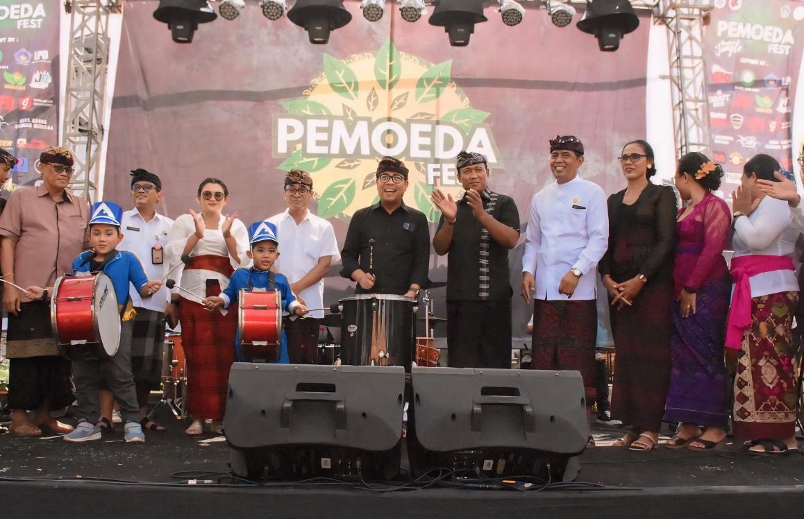 Wakil Wali (wawali) Kota membuka event Pemoeda Fest 2024 oleh Paguyuban Peguyangan Menyama Braya di Wantilan Pura Desa, Desa Adat Peguyangan