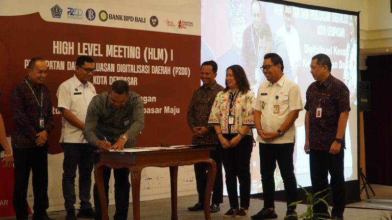 Bank BPD Bali Cabang Utama Denpasar bersama Badan Pendapatan Daerah menandatangi Memorandum of Understanding (MoU) atau perjanjian kerjasama untuk perluasan elektronifikasi transaksi daerah.