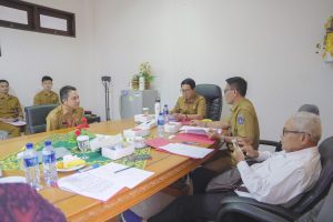 Sekda Badung I Wayan Adi Arnawa memimpin kegiatan seleksi pengisian Jabatan Tinggi Pratama Eselon II Pemkab Badung di Ruang Rapat BKPSDM Badung, Puspem Badung, Senin (24/6).