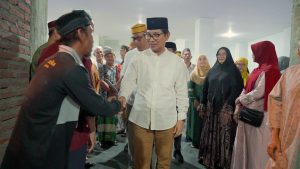 Sekda Adi Arnawa menghadiri acara Takbiran dalam rangka memperingati Hari Raya Idul Adha 1445 H yang diselenggarakan oleh Pengurus Takmil Masjid Jami' Mujahidin Tanjung Benoa, Minggu (16/6