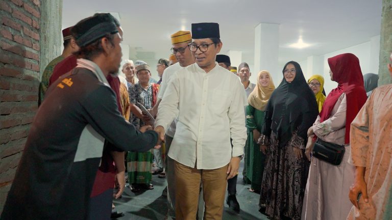 Sekda Adi Arnawa Hadiri Acara Takbiran di Masjid Jami’ Mujahidin Tanjung Benoa