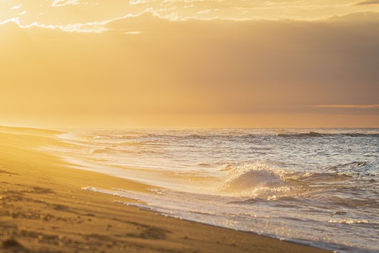 sunrise atau matahari terbit yang ada di pantai denpasar