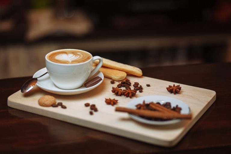 kopi merupakan minuman favorit anak muda jaman sekarang
