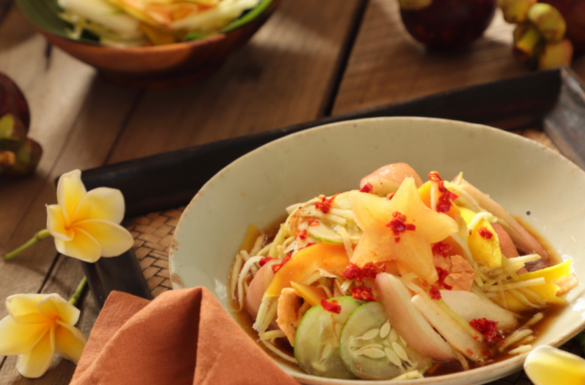 rujak mernjadi kuliner khas bali yang juga paling dicari oleh wisatawan