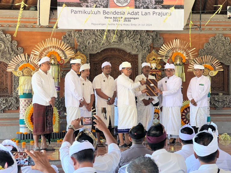 MDA Denpasar Kukuhkan Bendesa Peguyangan
