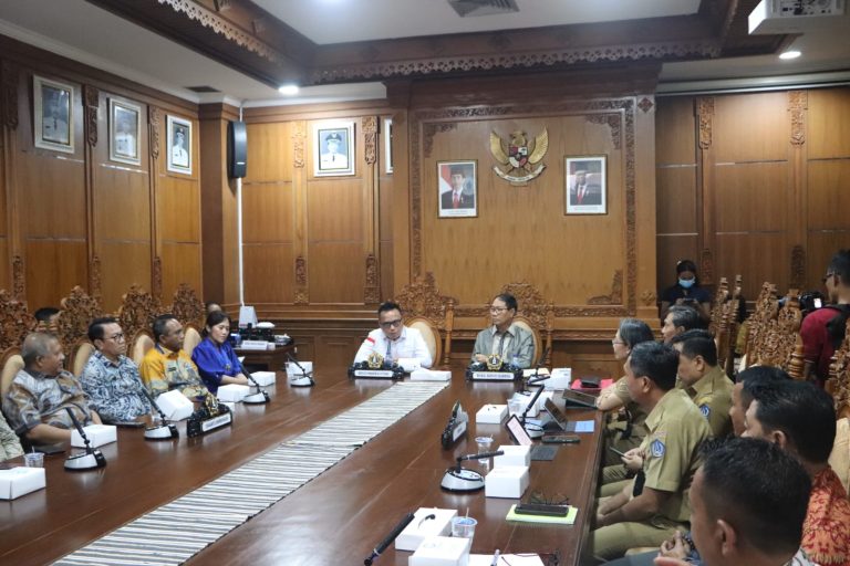 Terima Kunja Bupati Morowali Utara Provinsi Sulawesi Tengah