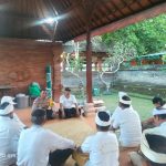 Polsek Denut Mapunia di Karya Pura Desa Peguyangan, Kapolsek Jamin Lalin Tetap Lancar