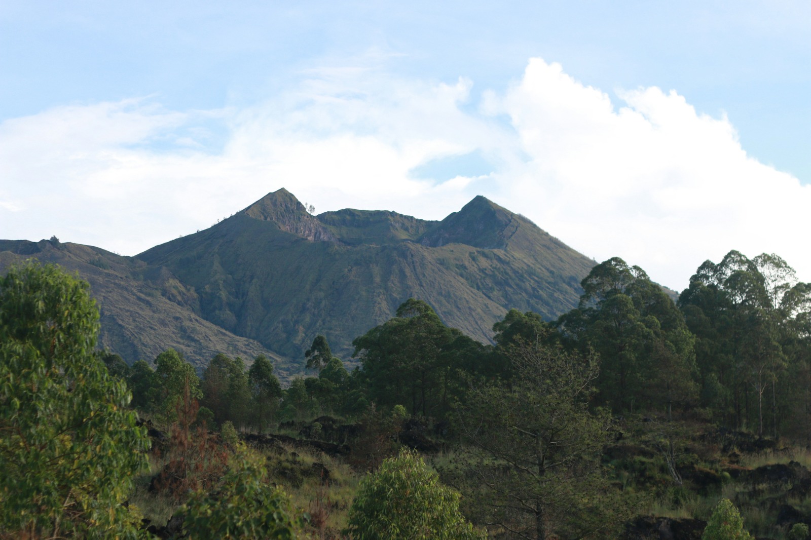 rekomendasi cafe shop di kintamani dengan pemandangan danau dan gunung batur