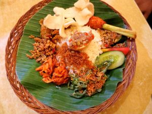 rekomendasi nasi cmapur bali yang wajib di coba