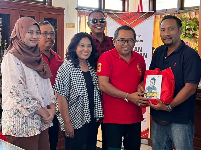 ARW dan OJK Bali Berbagi Tips Cegah Terjebak Pinjol Ilegal
