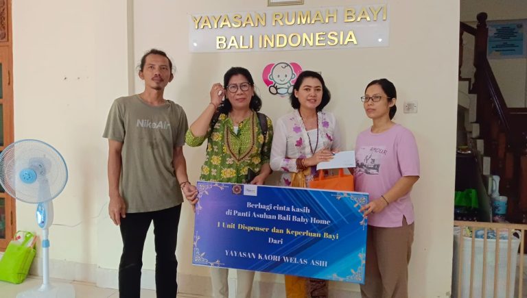 Berbagi Cinta Kasih, Yayasan Kaori Welas Asih Berikan Dispenser dan Keperluan Bayi di Panti Asuhan Bali Baby Home