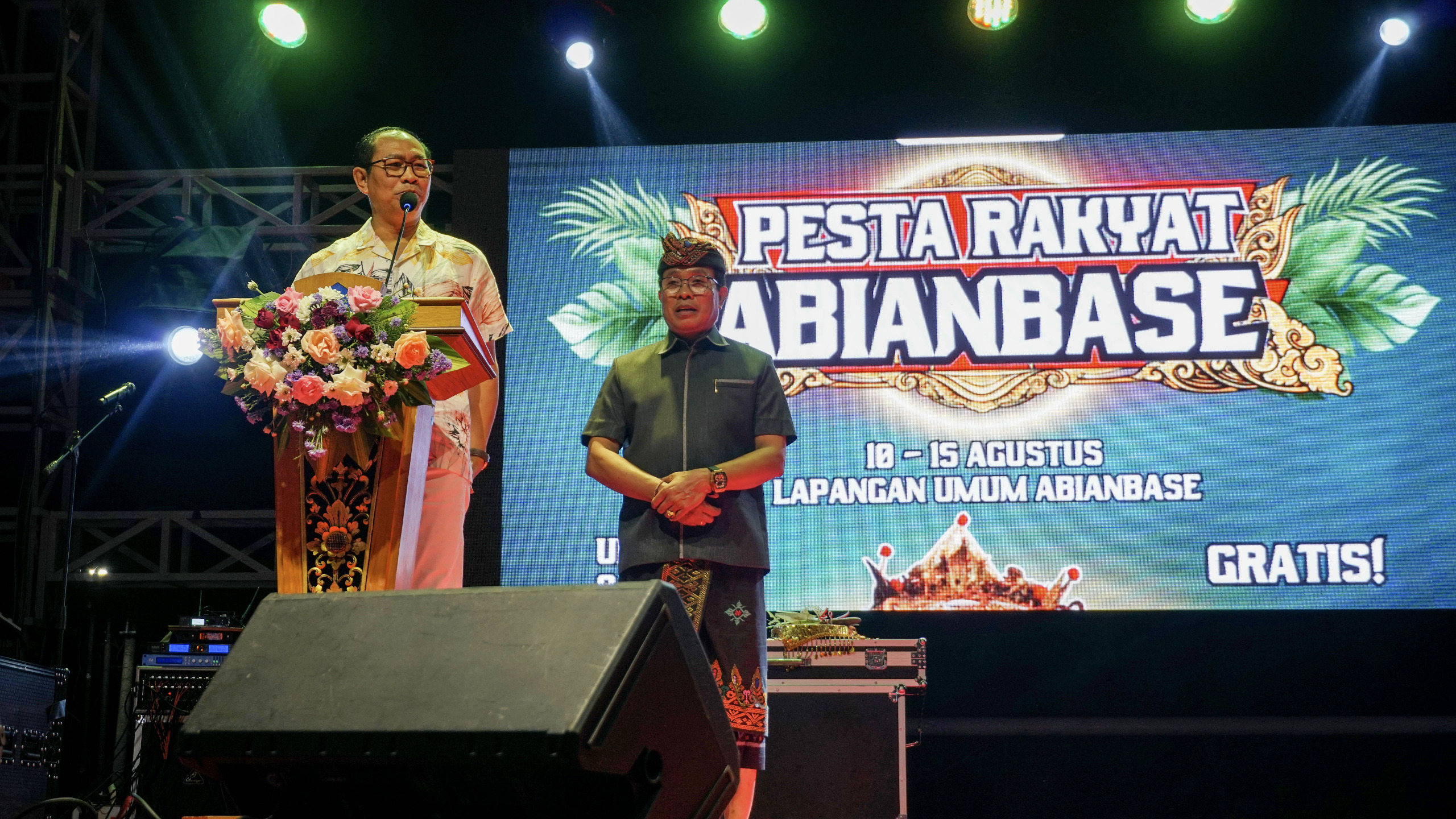 Wabup Ketut Suiasa saat membuka Acara Pesta Rakyat Kelurahan Abianbase Tahun 2024 di Lapangan Umum Abianbase, Selasa (13/8).