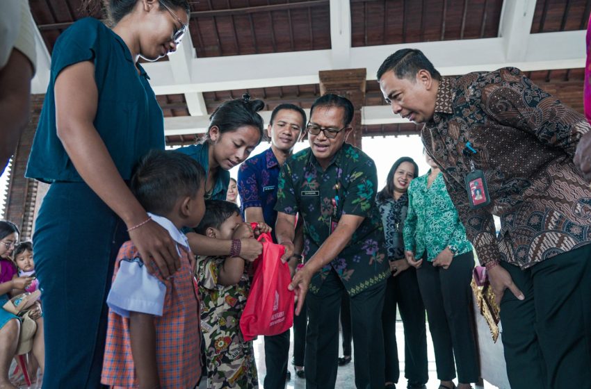 Tingkatkan Pemasaran Produksi Ikan, Dinas Perikanan Gelar Pembagian Paket Olahan Ikan Kepada Masyarakat Desa Baha Guna Cegah Potensi Stunting
