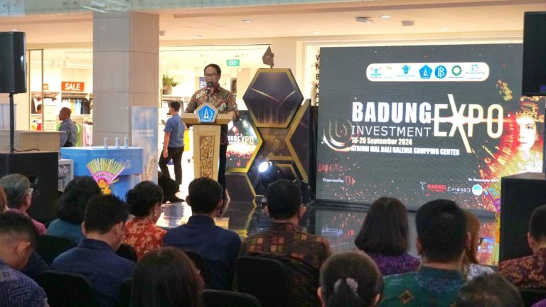 Wabup Ketut Suiasa dan Pj. Sekda IB. Surya Suamba saat pembukaan Badung Investment Expo 2024 di Mall Bali Galeria pada Rabu (18/9).