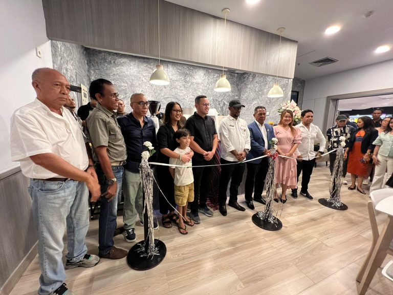 SECoop bersama dengan Wakil MCI meresmikan kedai kopi di Lippo Mall Bali.