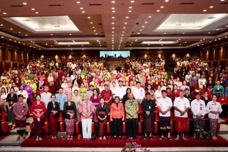 Pemkot Denpasar Gelar Seminar Nasional Konvensi Hak Perempuan dan Anak </br><span style='color:#808080;font-size:15px;'>Turut Juga Dideklarasikan Komitmen Untuk Implementasi Hak Perempuan dan Anak di Kota Denpasar</span>