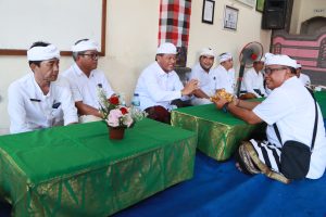 Kehadiran Sekda Kota Denpasar, Ida Bagus Alit Wiradana dalam pelaksanaan Pujawali di Banjar Kertha Bhuwana Kaja, dan Banjar Buagan, Kamis (17/10)