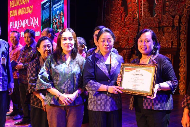 Ny. Antari Jaya Negara dan Para Bunda Literasi Lainnya Bagikan Kisahnya Lewat Tulisan
