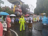 Pengamanan Upacara Mepeed Karya Ngenteg Linggih di Desa Adat Pemingi Kuta Selatan