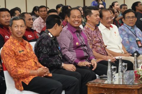 Pj. Gubernur Bali Serahkan Penghargaan bagi Patriot Olahraga