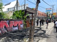 Dinas PUPR Badung mulai Bersihkan Kabel Liar di Jl. Dewi Sri, Kuta