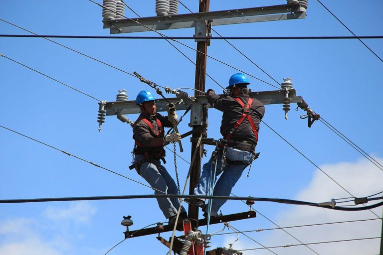 pemkab badung rapikan kabel sembrawut