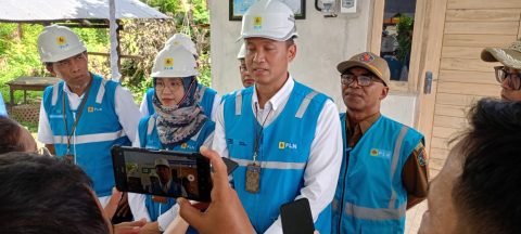 Momen Ramadhan, PLN Sambung Listrik Gratis untuk 16 KK Kurang Mampu di Bali