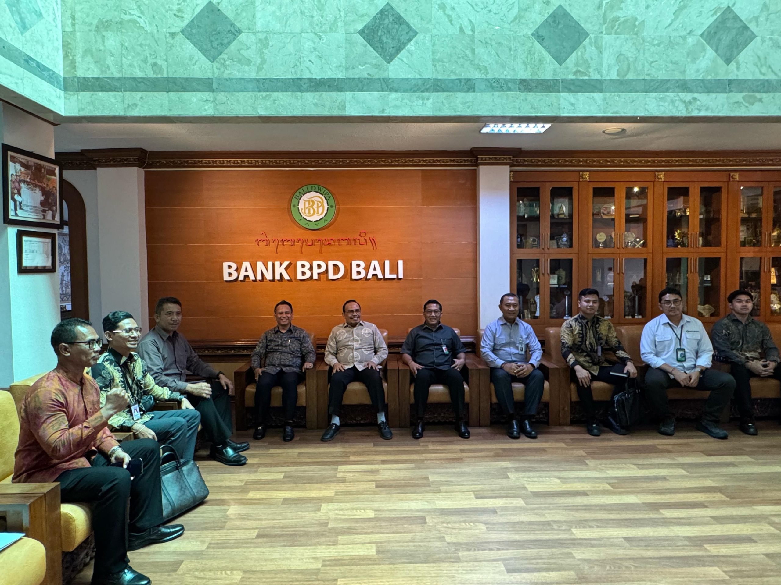 Senator Merta Jiwa Temui Direksi Bank BPD Bali, Bahas Ekonomi Kerakyatan Hingga Pelestarian Adat dan Budaya