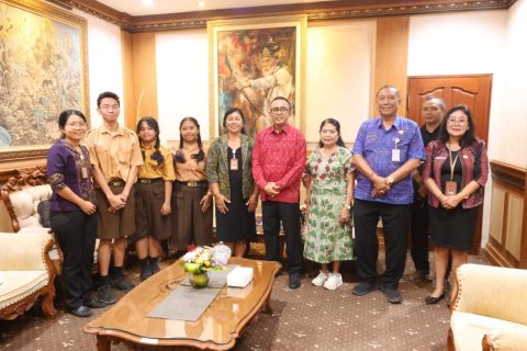 Walikota Jaya Negara Beri Dukungan Kepada Siswa Yang Akan Mengikuti Program E-Exchange Programme di Singapura